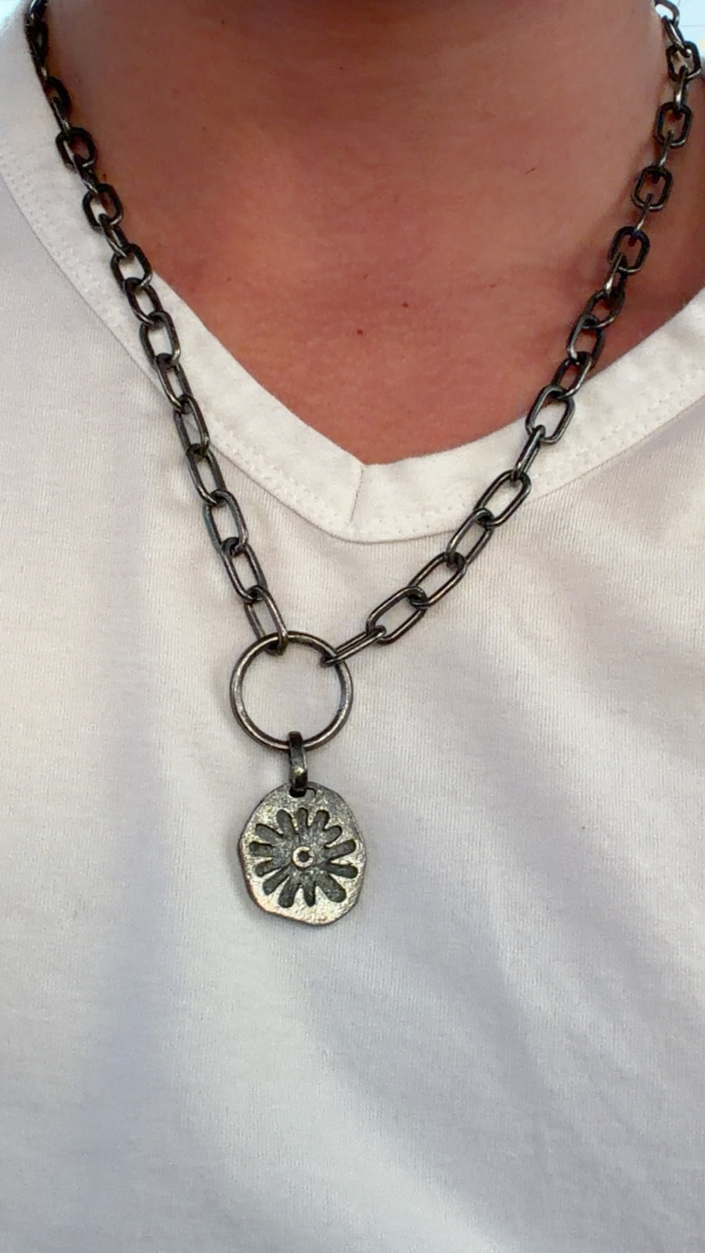 FLOWER NECKLACE